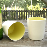 vasos de sidra de porcelana amarillos